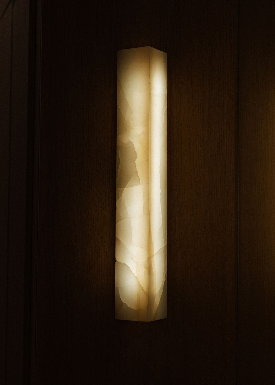 Alabaster wall lamp