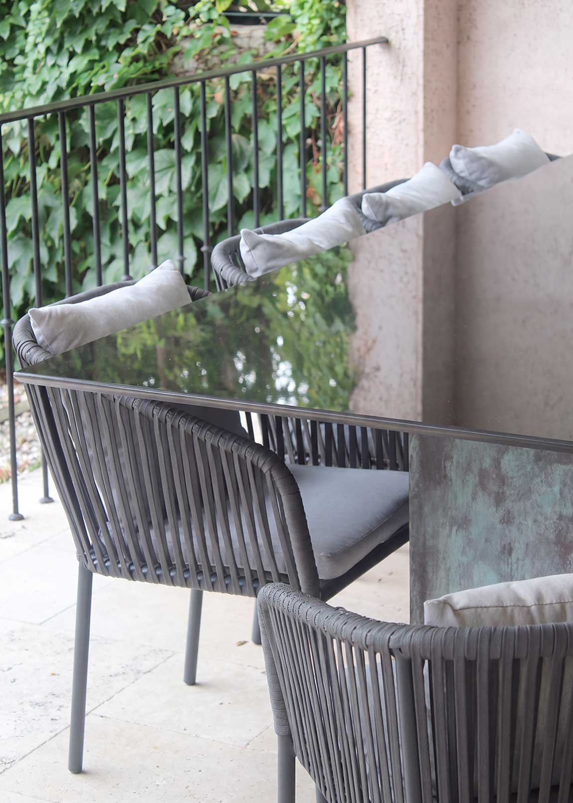 Mesa de comedor de granito