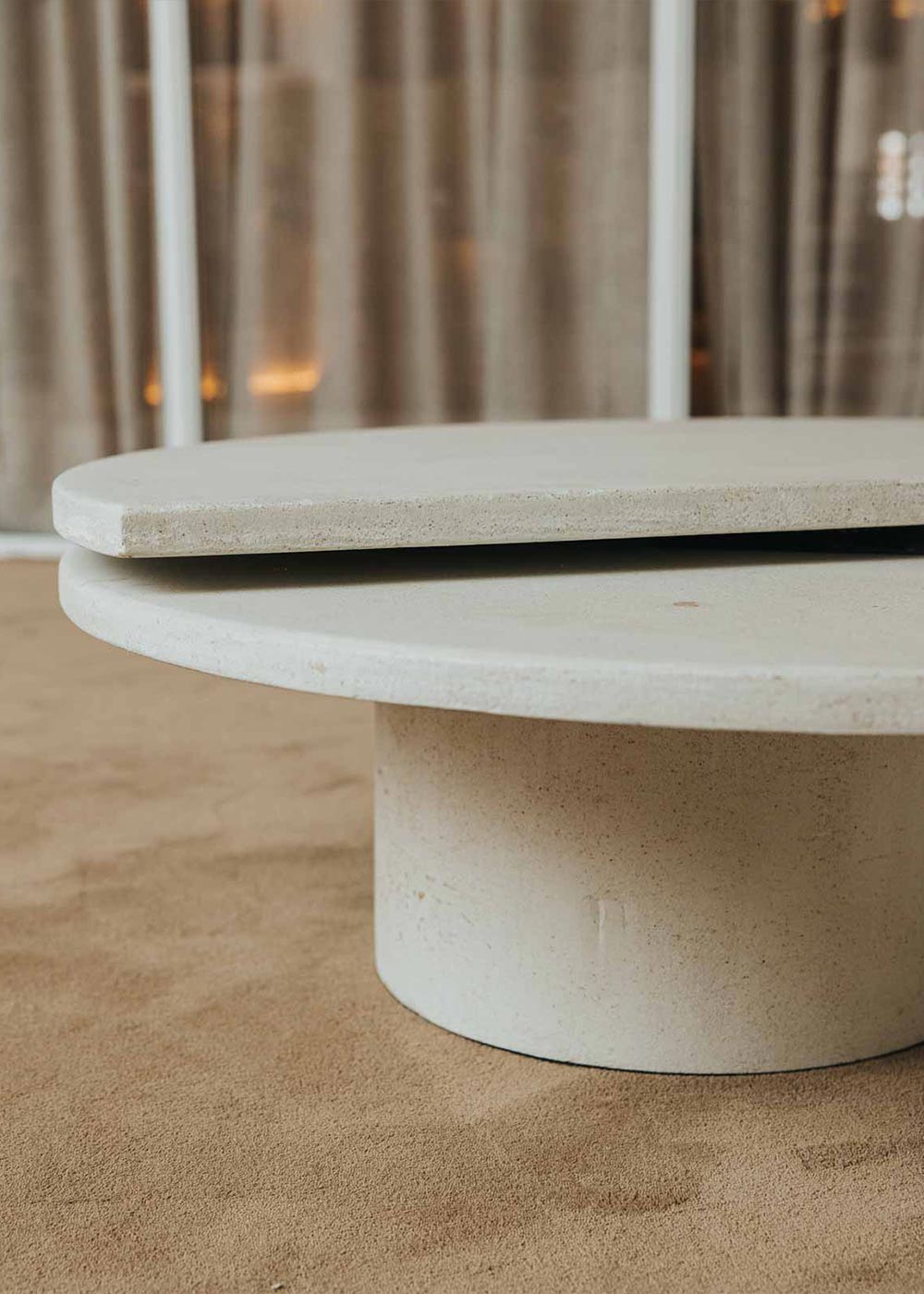 Mesa de centro hecha en cemento