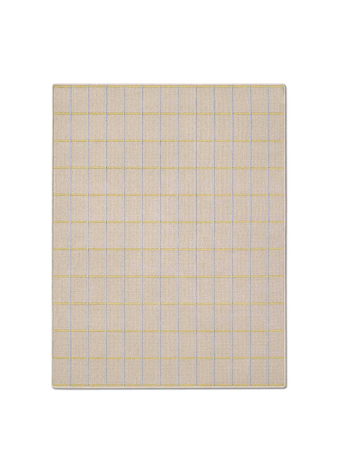 Alfombra fabricada en PET a partir de botellas de plástico recicladas de color beige en telar wilton de tejido plano.