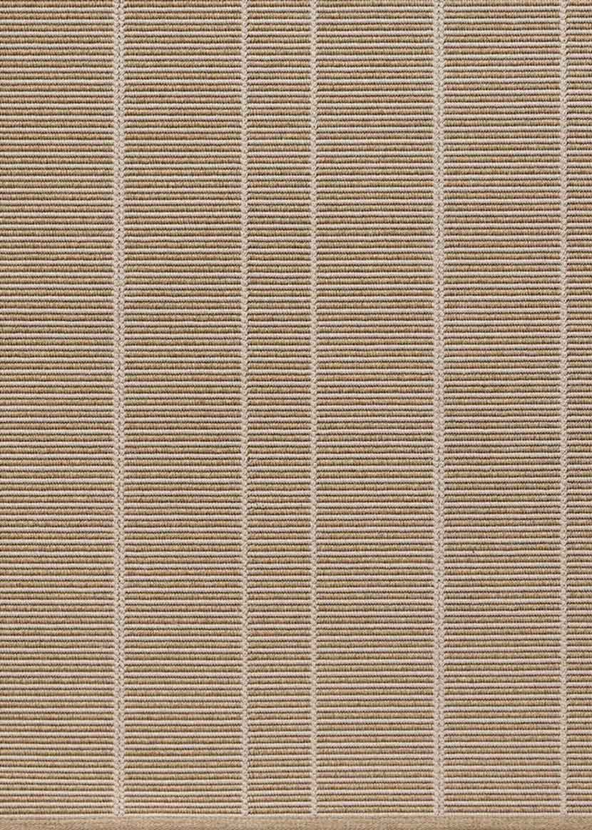 Alfombra fabricada en PET a partir de botellas de plástico recicladas de color beige en telar wilton de tejido plano.