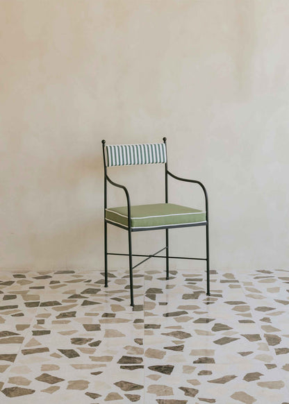 Silla exterior de acero tapizada a rayas
