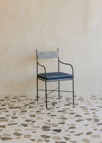 Silla exterior de acero tapizada a rayas