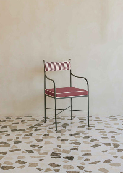 Silla exterior de acero tapizada a rayas