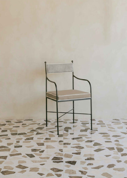 Silla exterior de acero tapizada a rayas