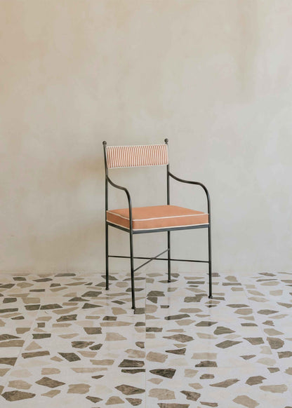 Silla exterior de acero tapizada a rayas