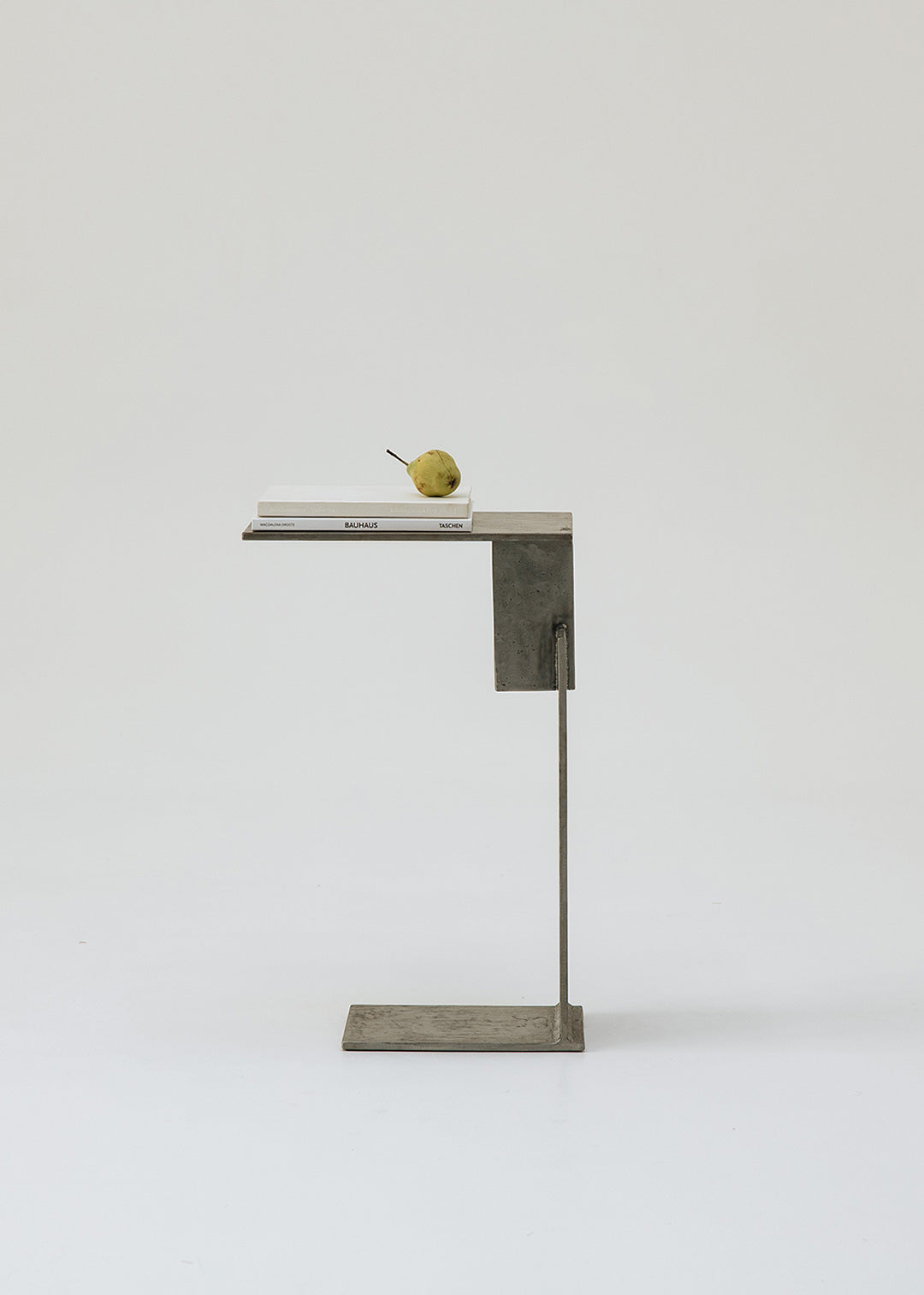 Mesa auxiliar en acero inoxidable cepillado soldada.