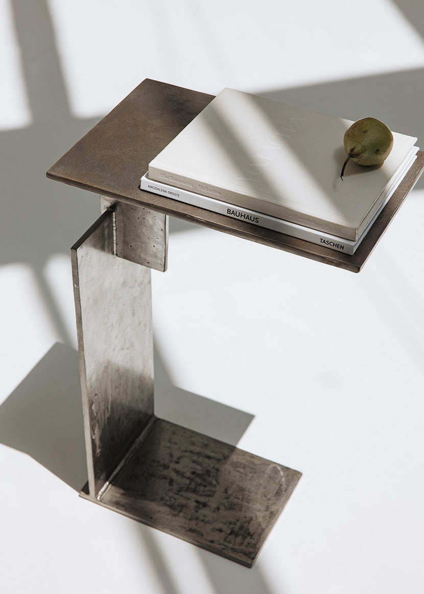 Mesa auxiliar en acero inoxidable cepillado soldada.