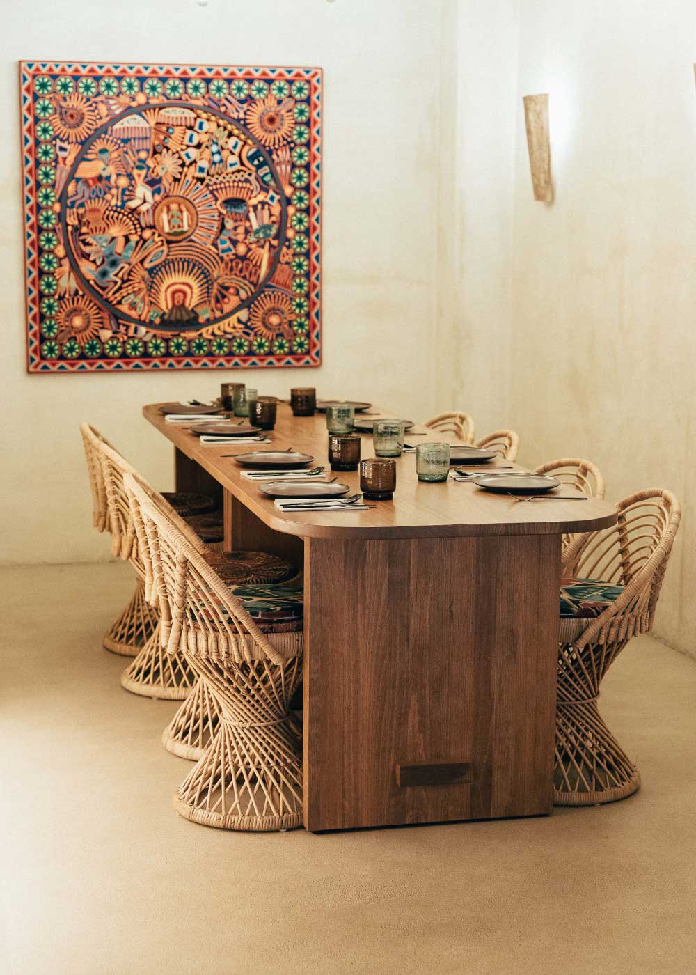 Mesa de comedor rectangular en dos piezas realizada en madera