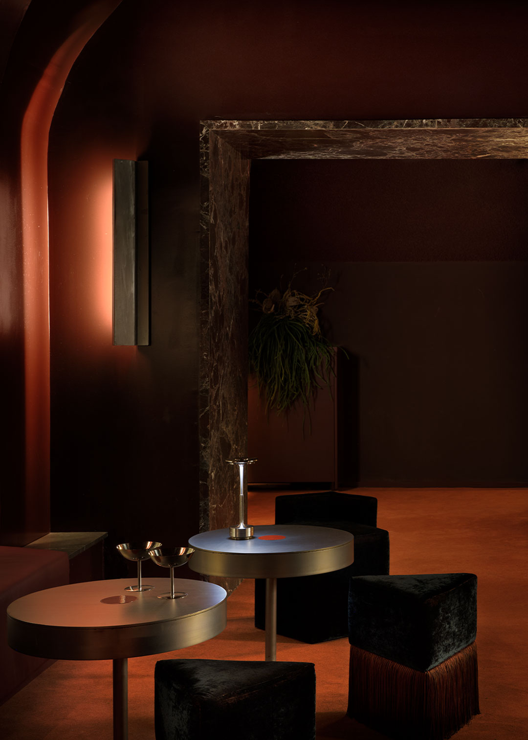 Aplique de pared realizado en chapa metálica.