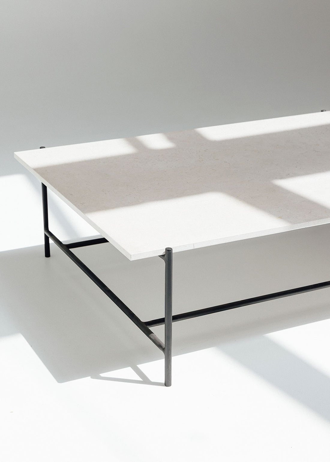 Mesa de centro de forja y caliza