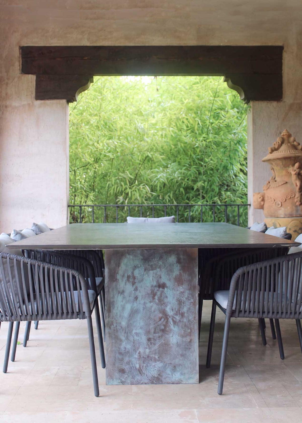 Mesa de comedor de granito