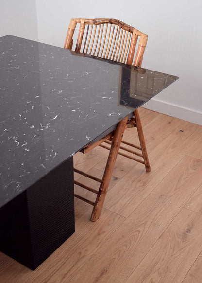 Mesa de mármol negro Marquina