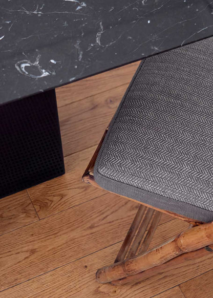 Mesa de mármol negro Marquina