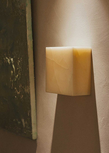 Aplique cuadrado de pared realizado en ónix.