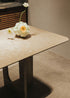 Mesa de comedor rectangular con pies en forma de cruz realizada en mármol Emperador claro pulido.
