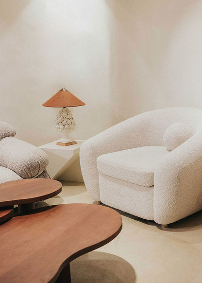 Mesa auxiliar en DM lacado.