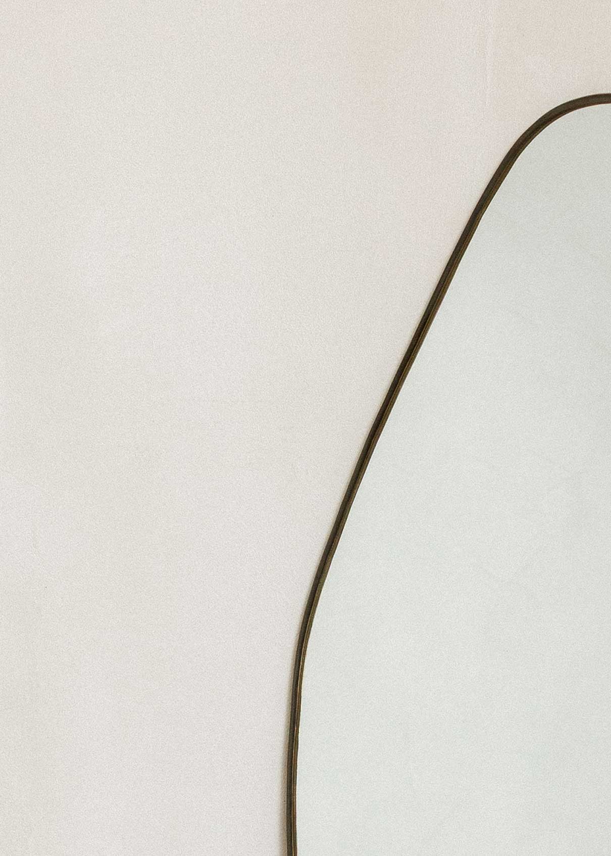 Espejo de pie forma irregular grande