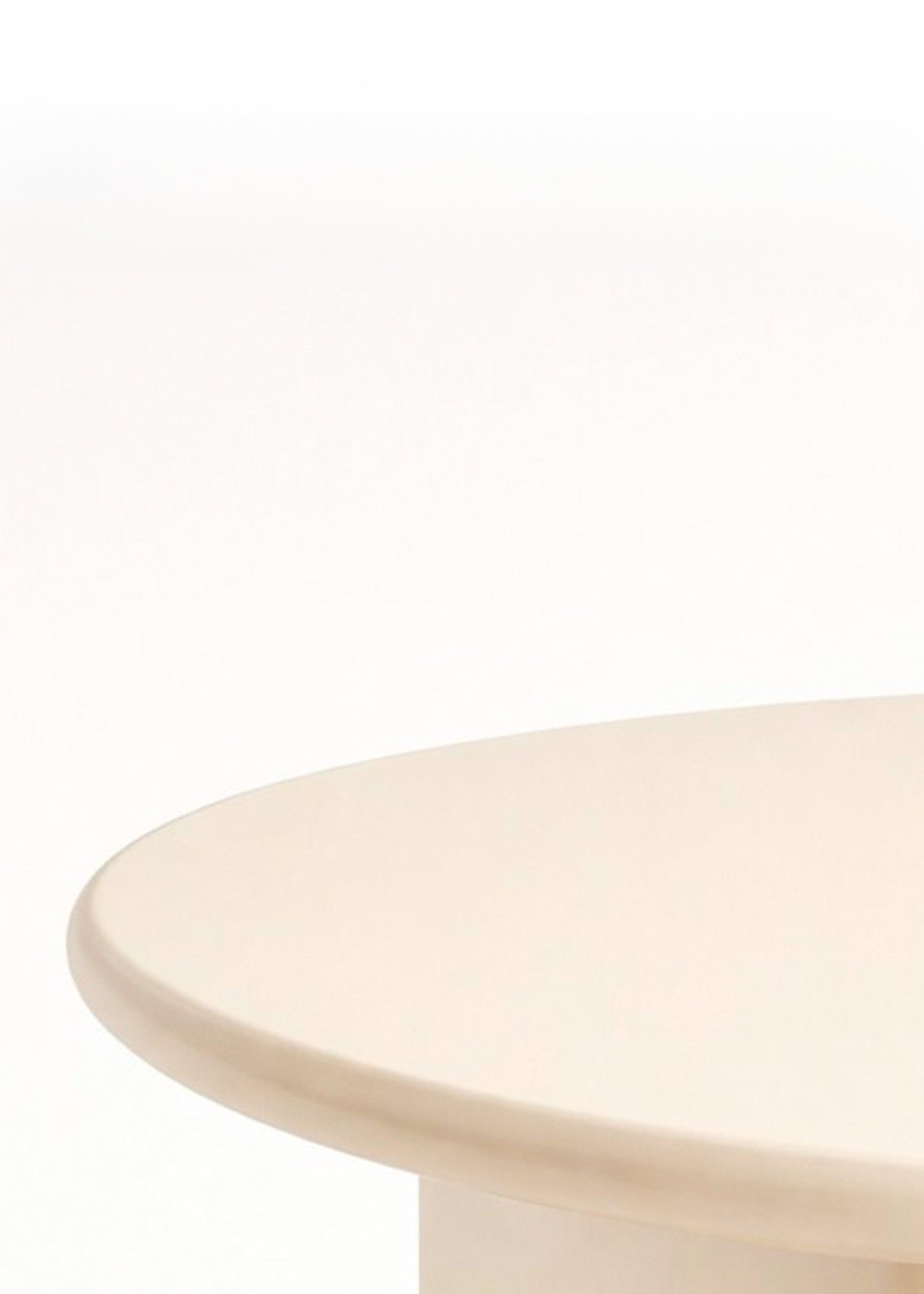 Mesa de comedor de madera lacada crema