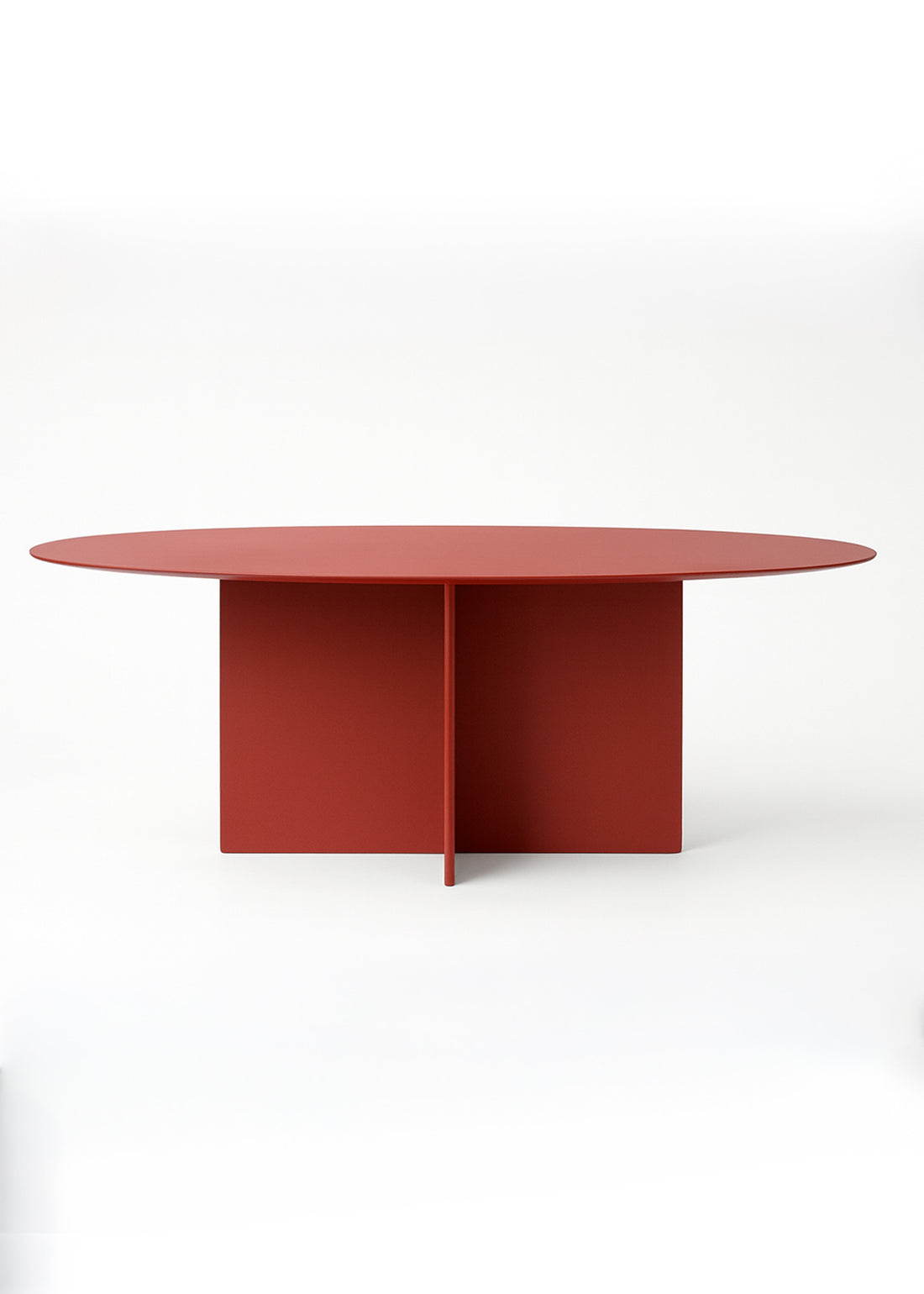Mesa de comedor realizada en madera lacada en color burdeos o negro con acabado mate.