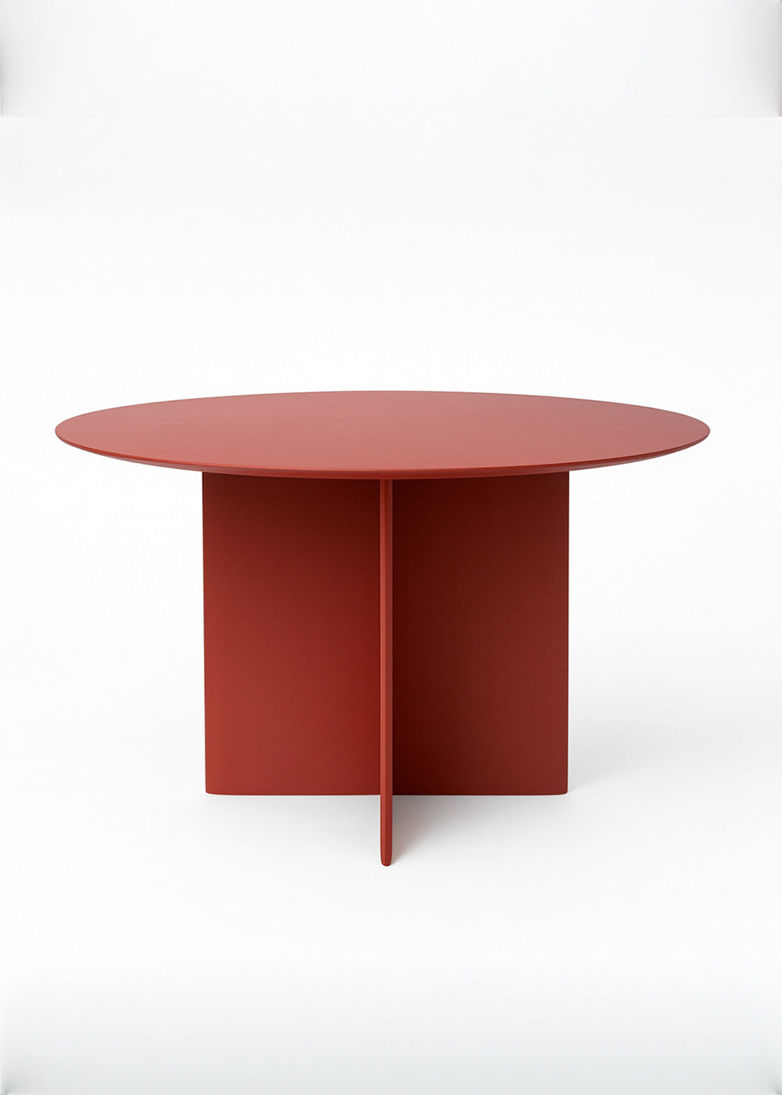 Mesa de comedor realizada en madera lacada en color burdeos o negro con acabado mate.