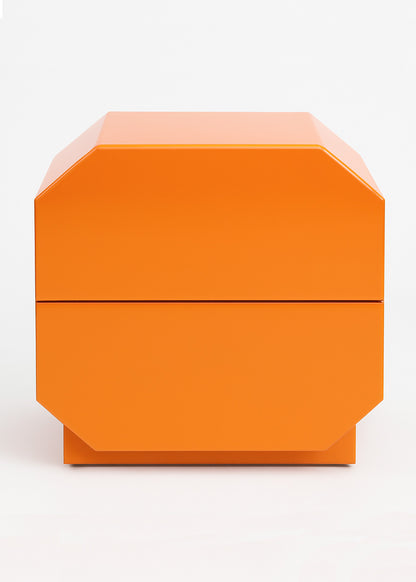 Mesita de noche en madera lacada naranja