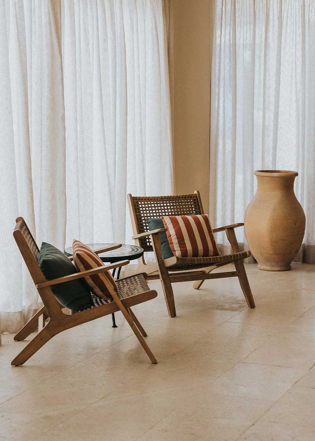 Almohadón cuadrado a rayas bicolor de exterior