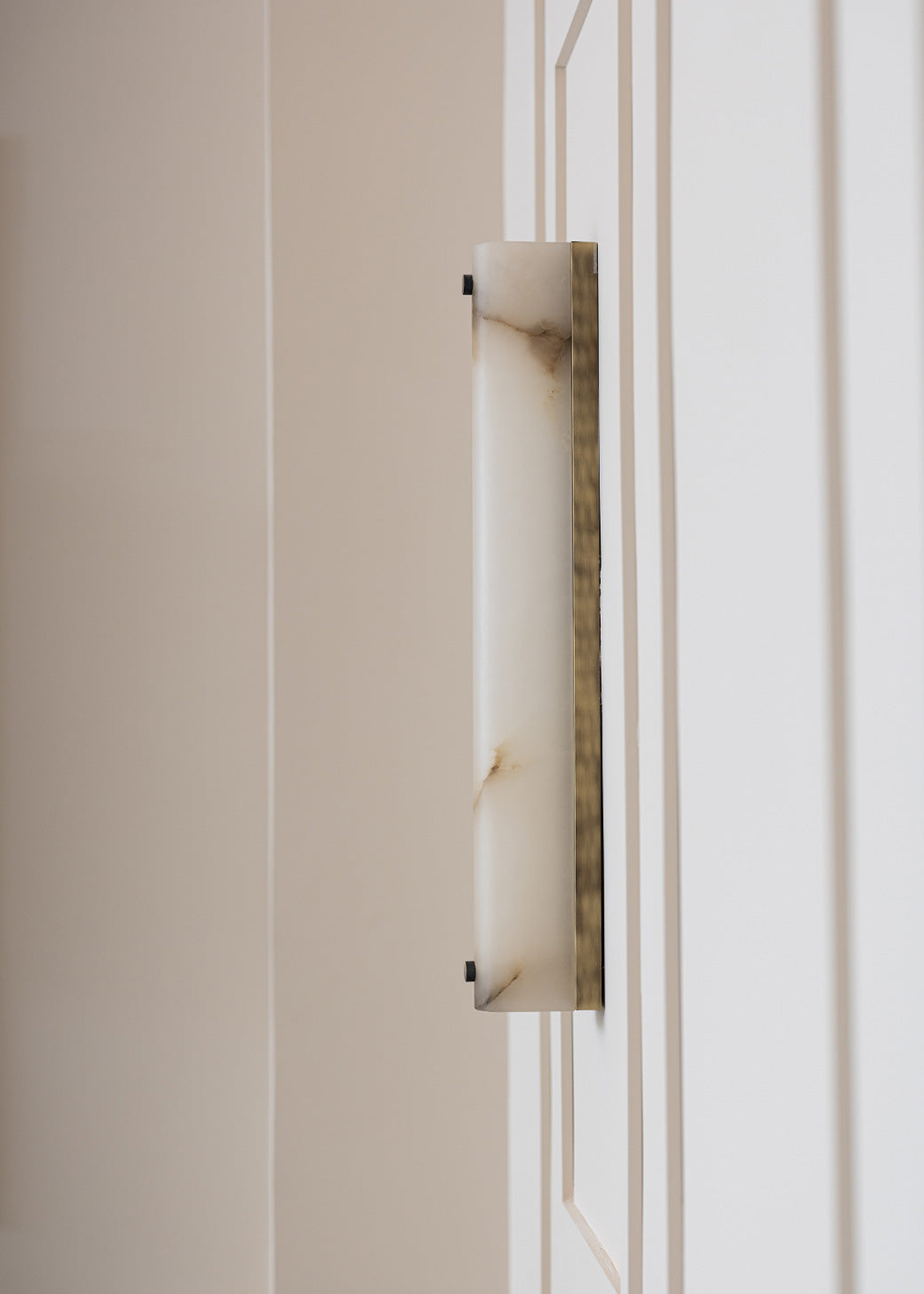 Aplique de alabastro alargado