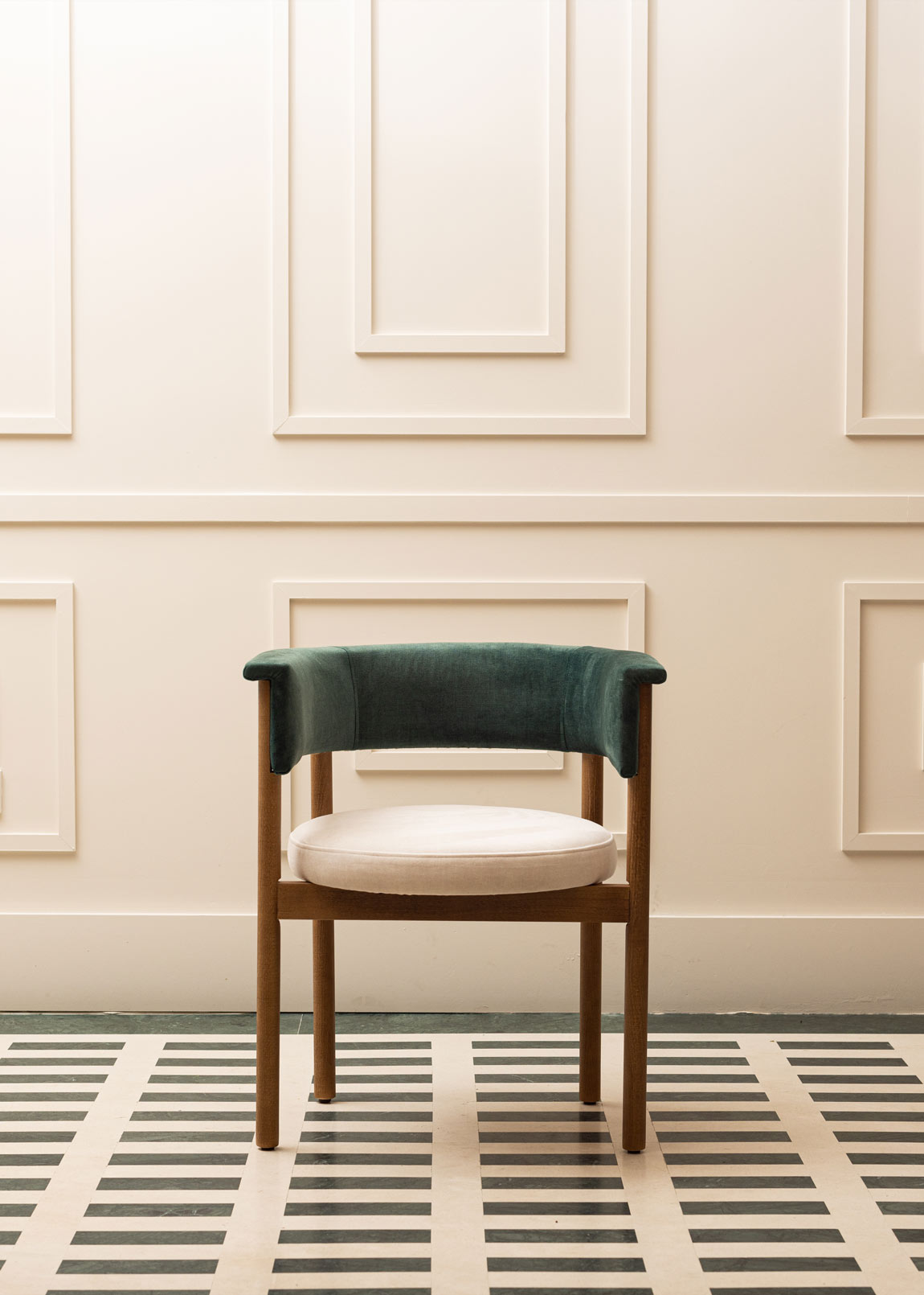 Silla de madera de haya tapizada terciopelo verde y beige