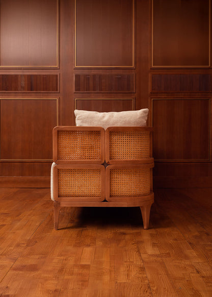 Sofá tapizado con estructura de madera de haya