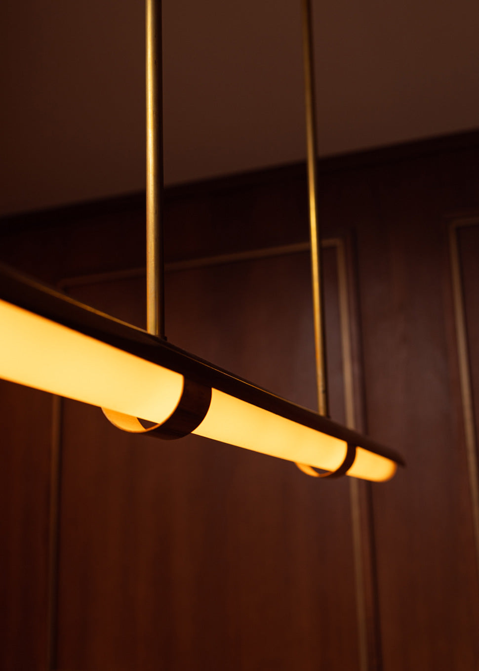 Ceiling lamp in curved raw brass with glazed methacrylate diffuser.