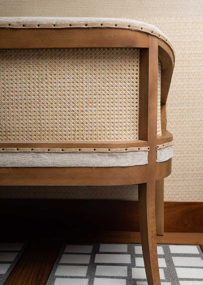 Banco tapizado con estructura de madera de haya