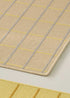 Alfombra fabricada en PET a partir de botellas de plástico recicladas de color beige en telar wilton de tejido plano.