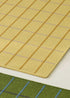 Alfombra fabricada en PET a partir de botellas de plástico recicladas de color amarillo en telar wilton de tejido plano.