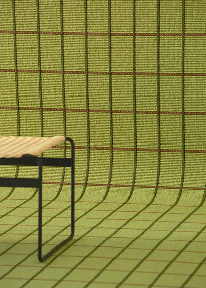 Alfombra fabricada en PET a partir de botellas de plástico recicladas de color verde pistacho en telar wilton de tejido plano.