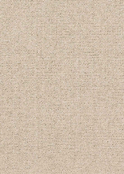 Alfombra fabricada con lana de color beige en telar tufting con superficie en bucle.