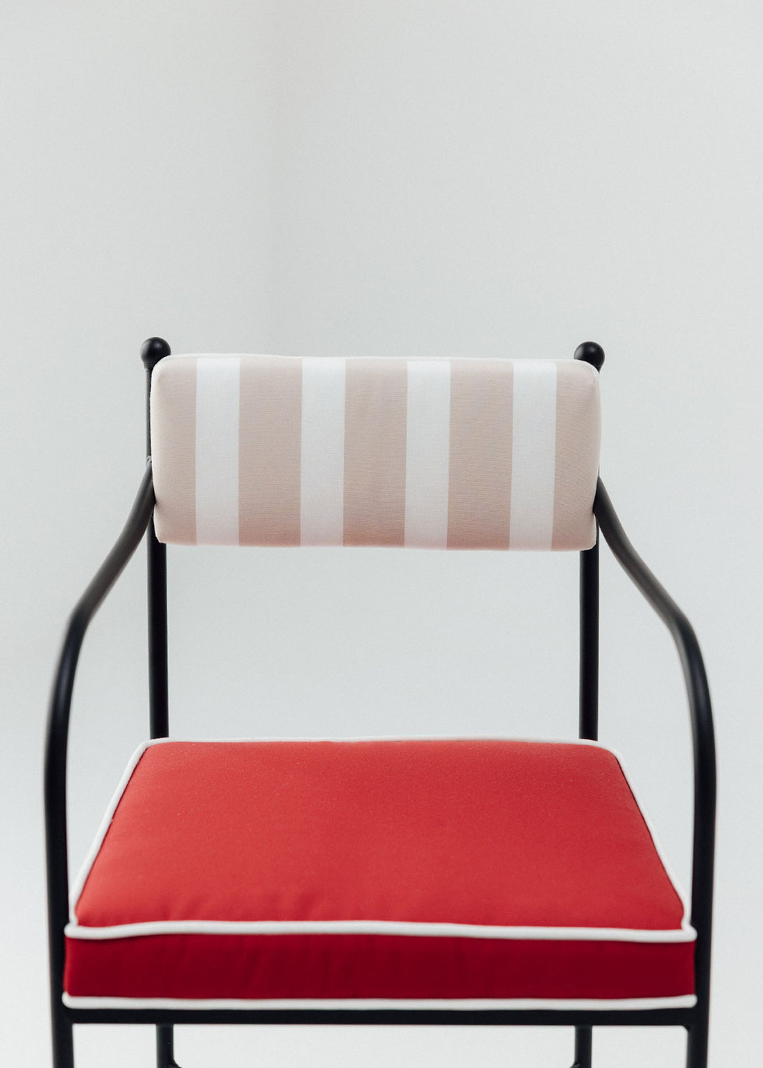 Outdoor steel stool with armrests