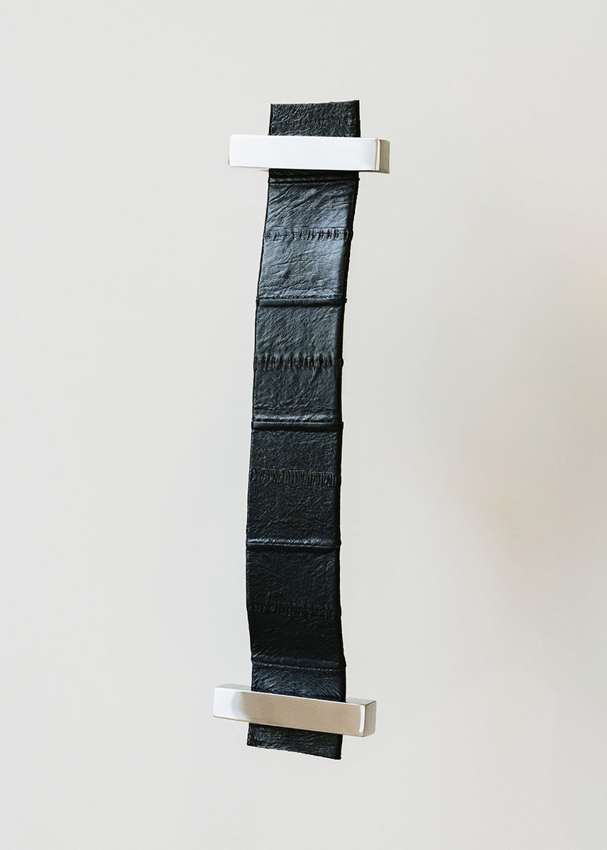 Metal handle finished in eel skin